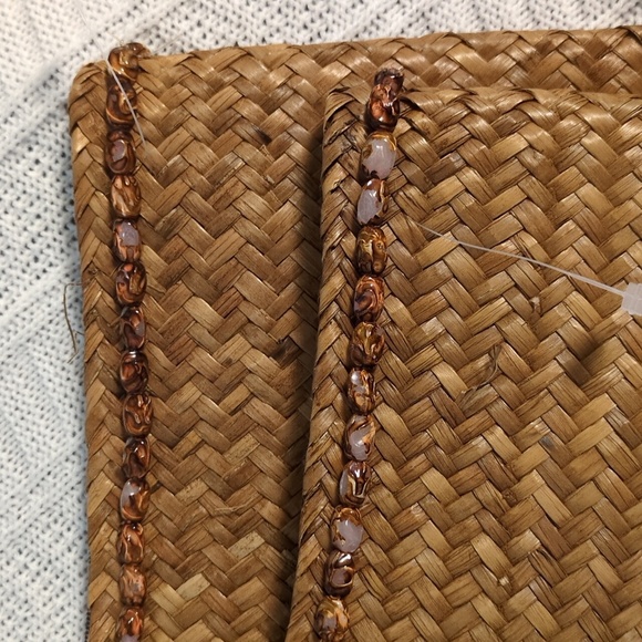 unbranded woven clutch - Picture 4 of 6